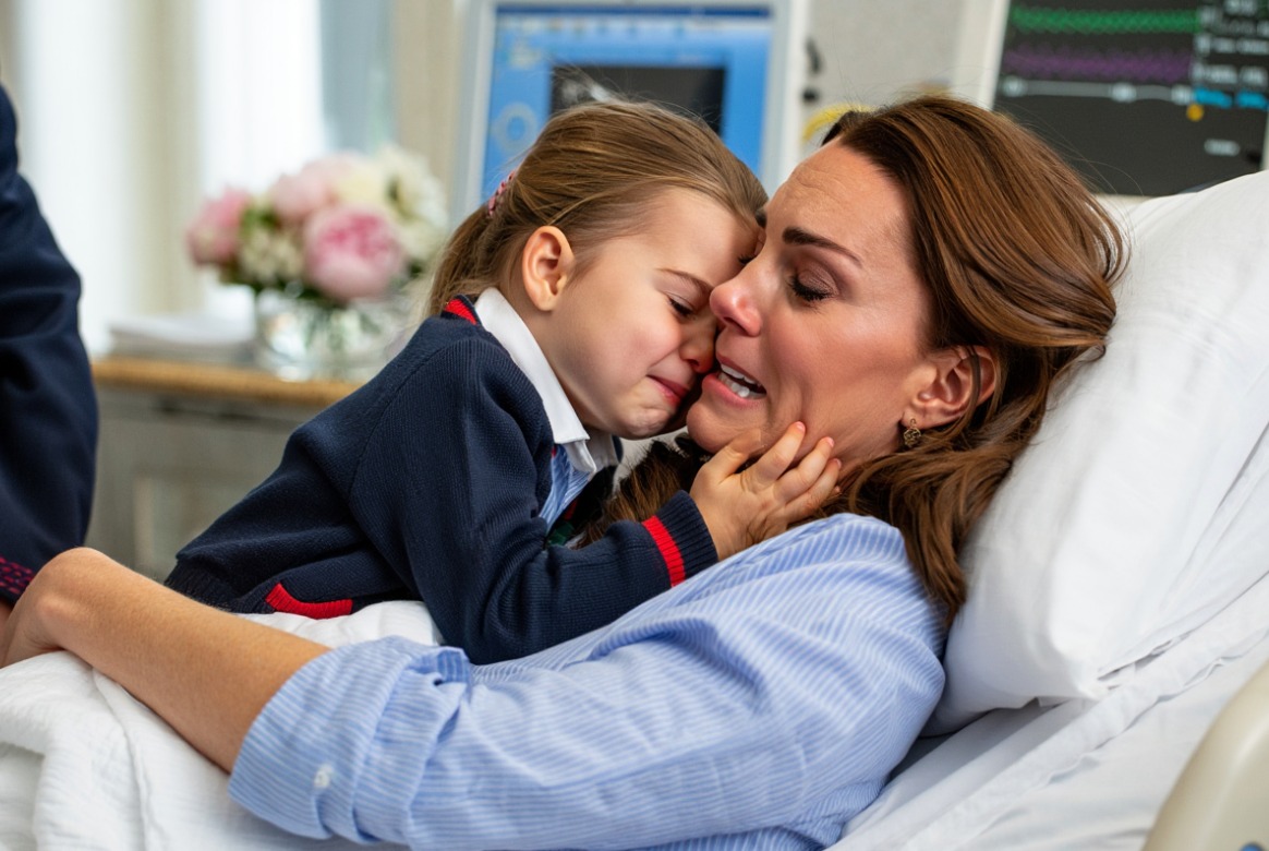 My beloved mother, please don’t cry anymore…” Princess Charlotte hugged her mother, Kate Middleton, as the doctor announced the approaching “tragedy”: “It turns out the type of cancer my mother has is…