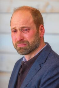 ROYAL NIGHTMARE — JUST NOW! William, shaking and in tears, delivered a devastating royal announcement as the Palace fell into lockdown. Then came his chilling words: A member of the Royal Family has passed away…