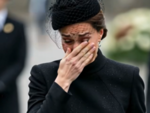 TRAGEDY — JUST 3 MINUTES AGO. Princess Kate confirms a heartbreaking announcement. Prince Harry breaks down watching live. William rushes into a 1 A.M. emergency meeting. Then Kate, as Queen, speaks through tears: “Thank you for your comfort in our time of pain…